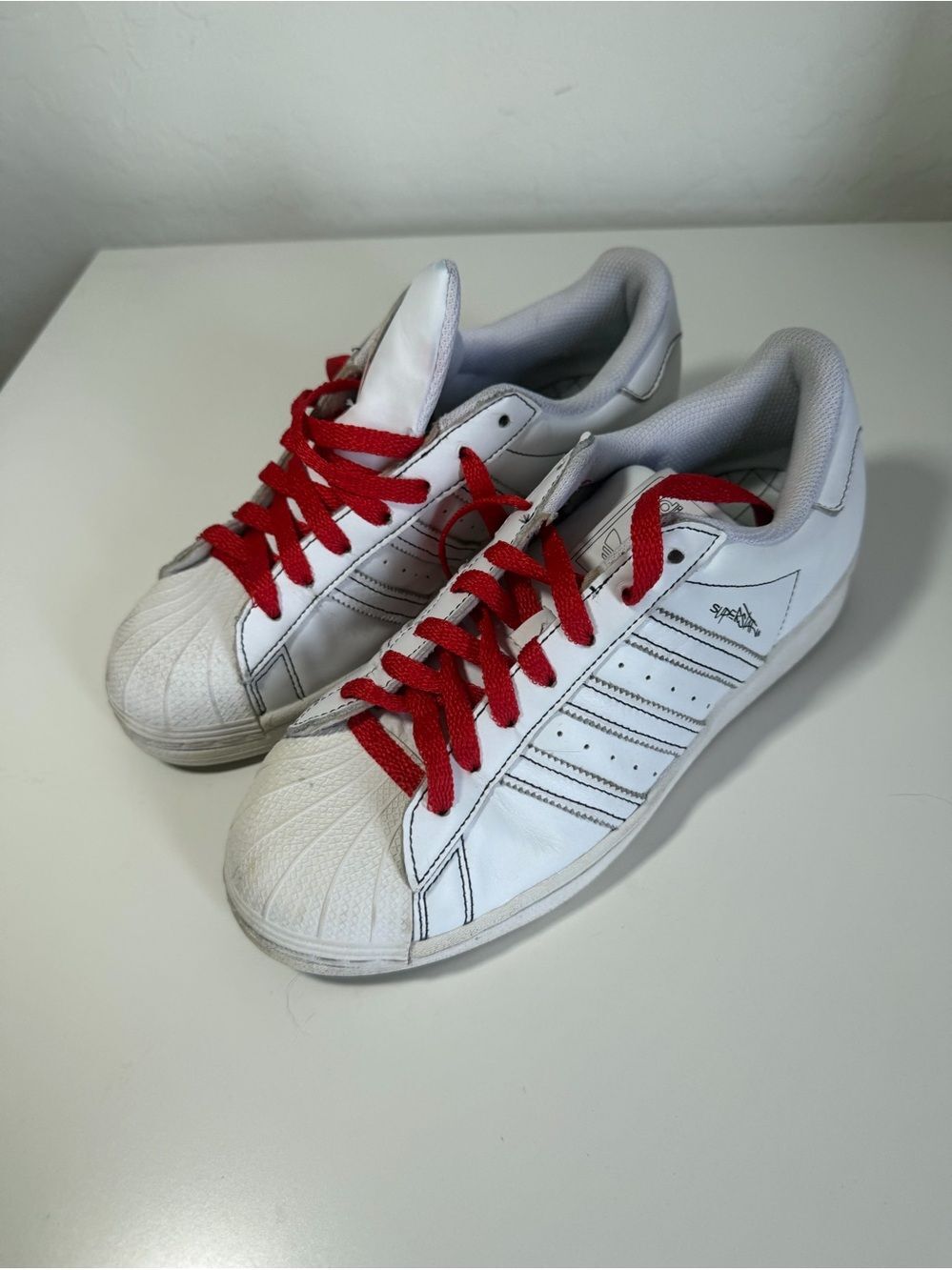 Adidas Superstar sneakers 7.5